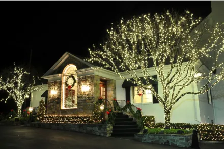 Outdoor Christmas Light Decorations: Safe Installation Guide